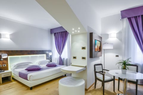 Junior Suite | Down comforters, minibar, in-room safe, desk