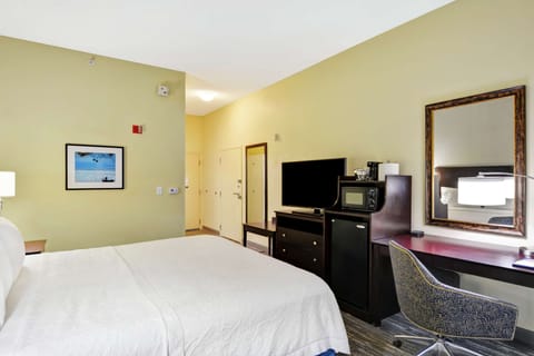 Room, 1 King Bed, Accessible, Bathtub (Mobility & Hearing) | Desk, blackout drapes, iron/ironing board, free WiFi