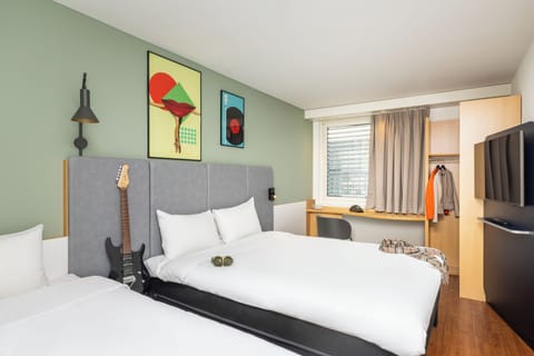 Double Room (New Sleep Easy Concept) | Desk, soundproofing, free rollaway beds, free WiFi