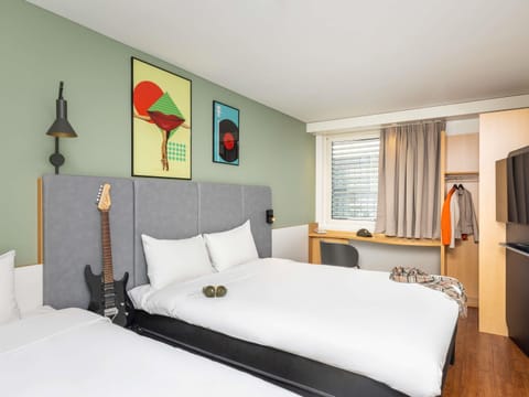 Double Room (New Sleep Easy Concept) | Desk, soundproofing, free rollaway beds, free WiFi