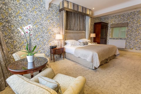 Manor Room | Hypo-allergenic bedding, in-room safe, individually decorated