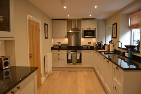 Manor Cottage, 1 Bedroom | Private kitchen | Highchair, eco-friendly cleaning products