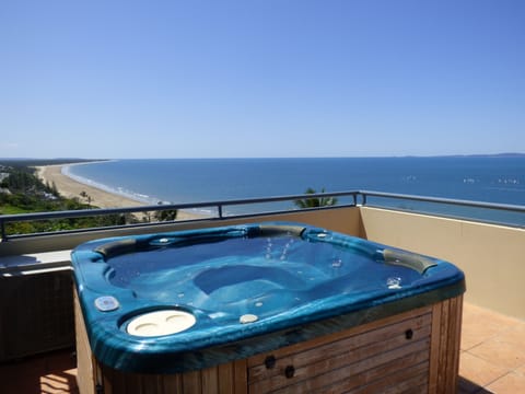 3 Bedroom Penthouse | Jetted tub