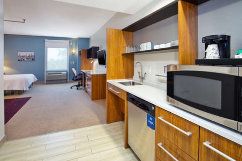 Studio, 1 Queen Bed, Accessible, Bathtub | Private kitchen | Full-size fridge, microwave, dishwasher, coffee/tea maker