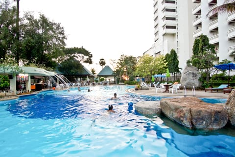 3 outdoor pools, open 7:00 AM to 7:00 PM, pool umbrellas, sun loungers