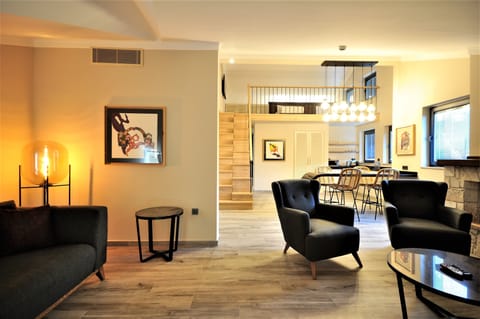 Premium Loft | Living area | LCD TV