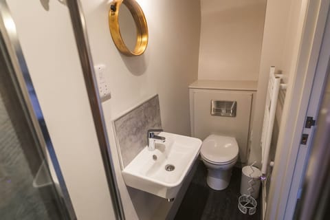 Comfort Room | Bathroom | Free toiletries, hair dryer, towels