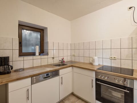 Cabinetry, Kitchen Sink, Sink, Countertop, Property, Tap, Building, Wood, Plumbing Fixture, Kitchen Stove