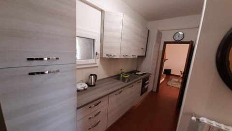 Fridge, oven, espresso maker, coffee/tea maker