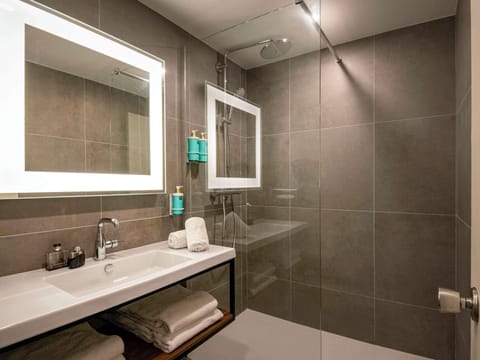 Classic Room, Multiple Beds | Bathroom | Shower, rainfall showerhead, eco-friendly toiletries, hair dryer