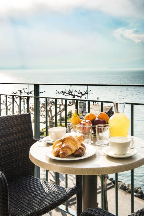 Daily continental breakfast for a fee