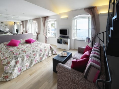 Luxury Suite, Terrace, Sea View | Hypo-allergenic bedding, in-room safe, individually decorated