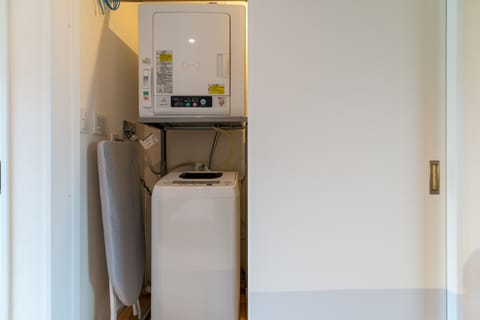 Apartment, 1 Bedroom, Non Smoking | Laundry