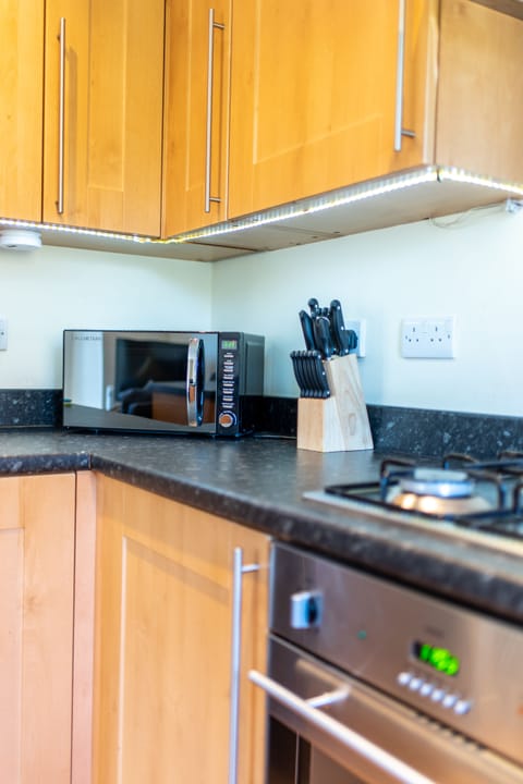 Apartment, Private Bathroom (11 Woodland Court) | Shared kitchen