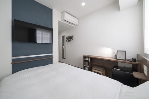 Basic Single Room, Smoking | Down comforters, desk, free WiFi, bed sheets