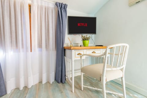 Double Room, Garden View (Lavanda) | Premium bedding, down comforters, pillowtop beds, minibar