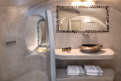 Suite, Hot Tub (Mystic Suite) | Bathroom | Shower, rainfall showerhead, free toiletries, hair dryer