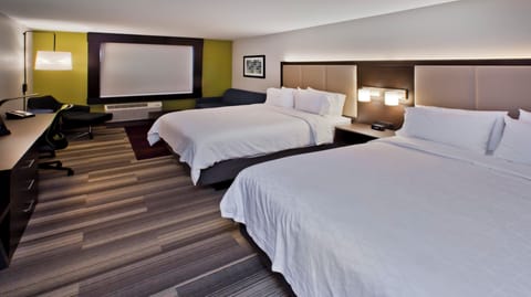 Suite, 2 Queen Beds | Soundproofing, free WiFi