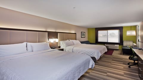 Suite, Multiple Beds | Soundproofing, free WiFi