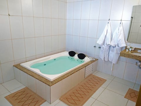 Deluxe Double Room, 1 Queen Bed | Jetted tub