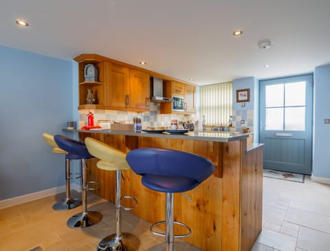 The Old Smoke House, Charlestown. Ground floor: Breakfast bar