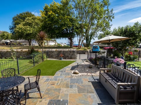 The Old Smoke House, Charlestown. Stunning patio accompanied by glorious sea views