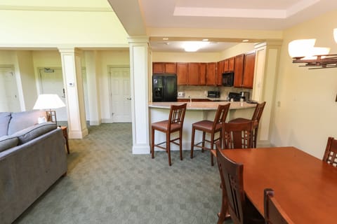 Penthouse, 2 Bedrooms (Kaatskill Mountain Club) | Dining room