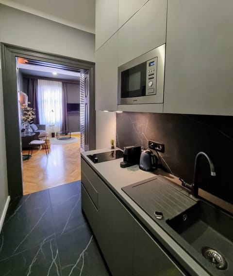 Luxury Studio Suite | Private kitchen | Fridge, microwave, stovetop, espresso maker