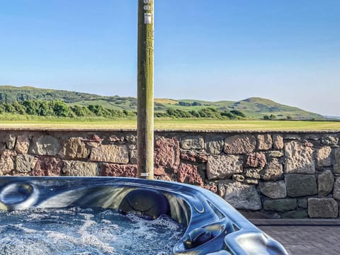 Hot tub | Ardstinchar Mews, Ballantrae, near Girvan