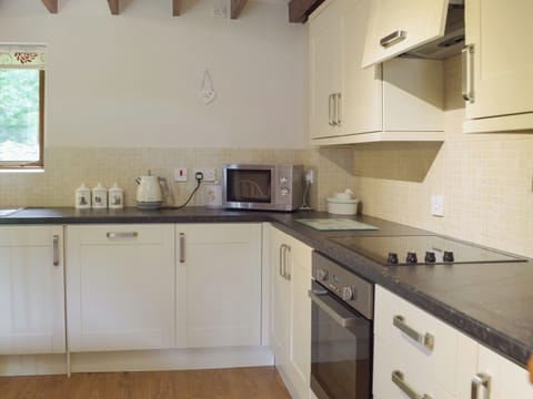 Kitchen/diner | Keepers Nook - Dinas Country Club, Dinas Cross, near Newport
