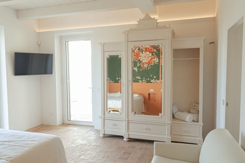 Triple Room | In-room safe, individually decorated, individually furnished, desk