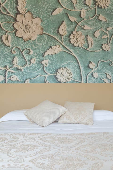 Triple Room | In-room safe, individually decorated, individually furnished, desk