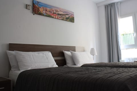 Deluxe Double Room, Shared Bathroom | Free WiFi, bed sheets