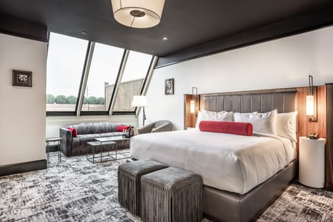 Terrace King | Premium bedding, minibar, in-room safe, desk