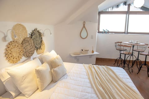 Deluxe Double Room, Private Bathroom, Sea View | Soundproofing, iron/ironing board, free WiFi, bed sheets