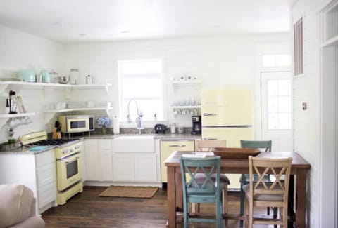 Farmhouse kitchen in the Primrose cottage vacation rental