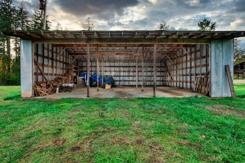 "Great stay at this beautiful home! It had everything we needed and more. We really enjoyed the barbecue grill and back porch. Very spacious" -Christy