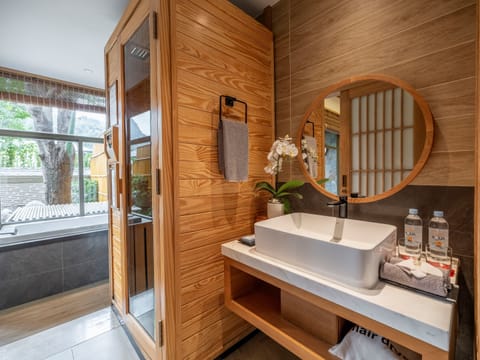 Washitsu Ichi with Public Onsen | Bathroom | Shower, free toiletries, hair dryer, slippers