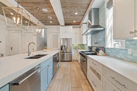 Chef's Kitchen - Equipped with Gas Range