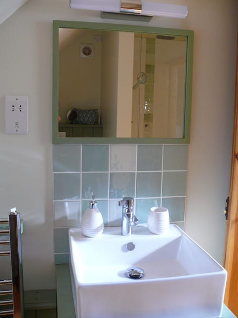 Comfort Cabin, Private Bathroom | Bathroom