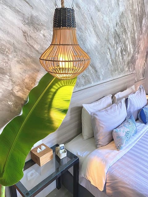 Double Room, 1 Queen Bed, Pool View | Laptop workspace, blackout drapes, free WiFi, bed sheets