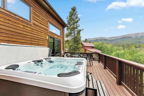 Hot tub: Private 6-person hot tub with panoramic mountain views