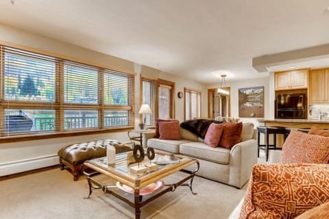 Condo (Vail_Lion_Square_550S) | Living room