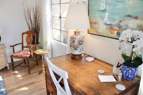 Suite 1 Desk for a Quick Study, Paperwork