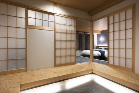 Japanese Suite, Non Smoking | In-room safe, desk, free WiFi, bed sheets