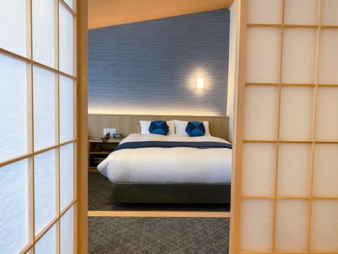 Japanese Suite, Non Smoking | In-room safe, desk, free WiFi, bed sheets