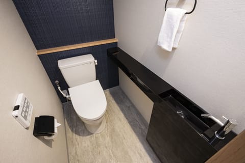 Japanese Suite, Non Smoking | Bathroom | Separate tub and shower, free toiletries, hair dryer, slippers