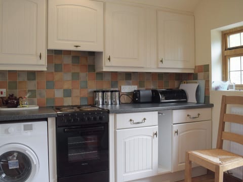 Kitchen | Y Bwthyn - Hafod Talog Barns, Tregynon