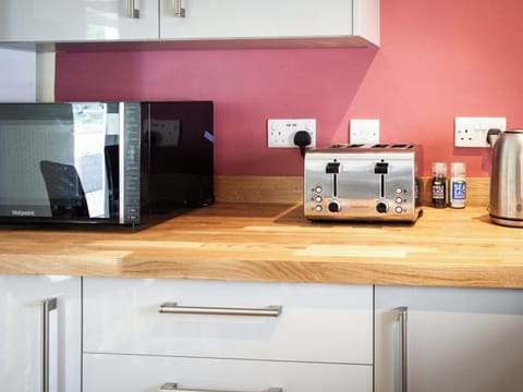 Kitchen/diner | The Groom’s Cottage - Roddenloft, Mauchline