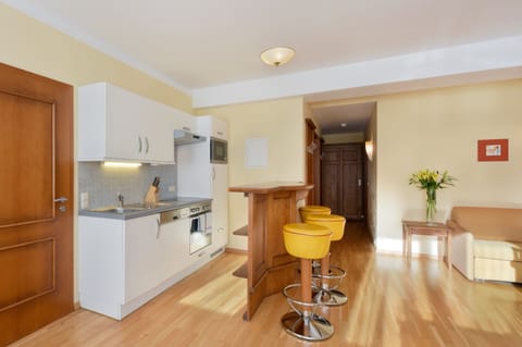 Superior Apartment | Private kitchen | Coffee/tea maker, electric kettle